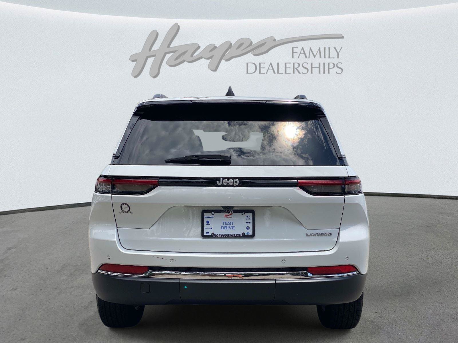 Used 2024 Jeep Grand Cherokee Laredo X RWD image 4