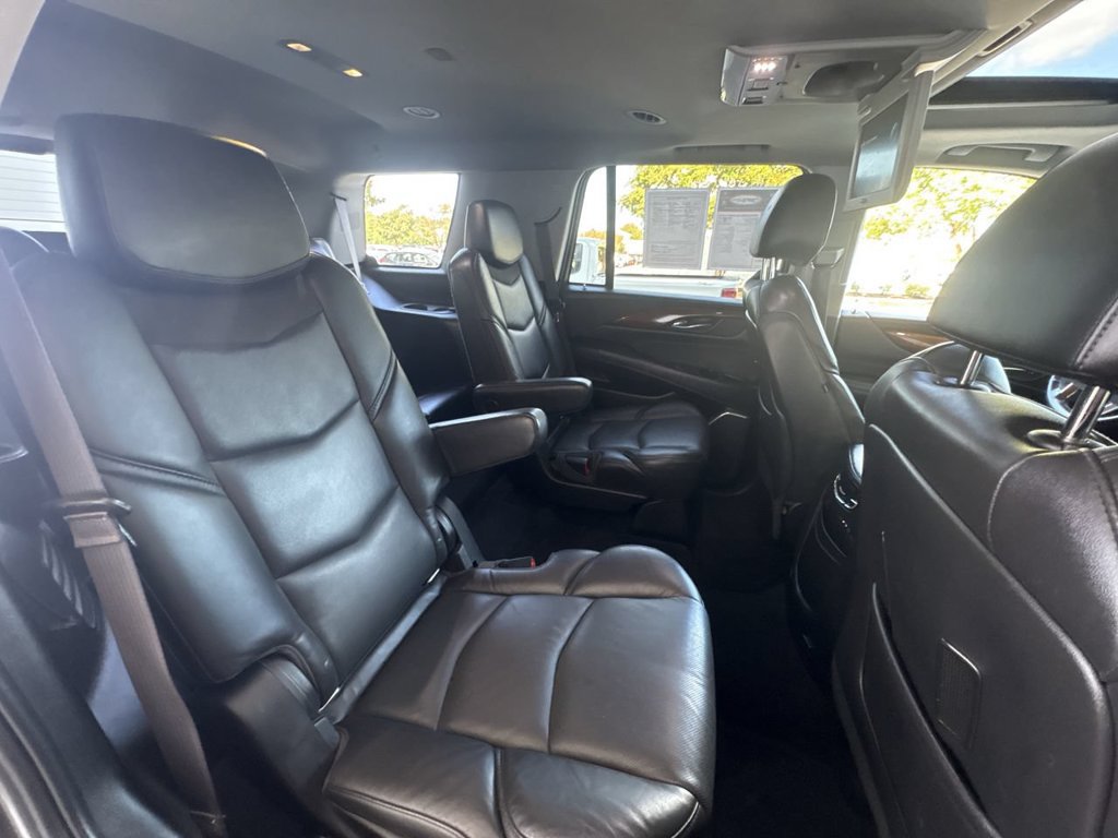 Used 2016 Cadillac Escalade Luxury AWD/4WD image 28