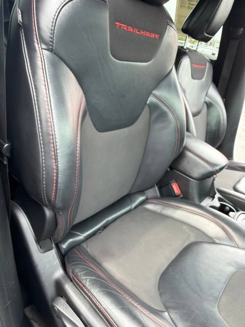 Used 2016 Jeep Cherokee Trailhawk AWD/4WD image 24