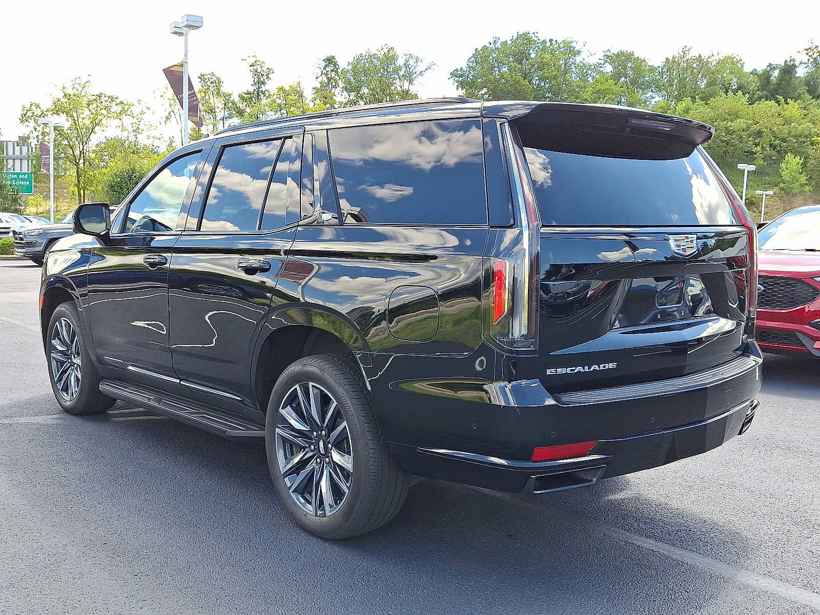 Used 2024 Cadillac Escalade Sport image 4