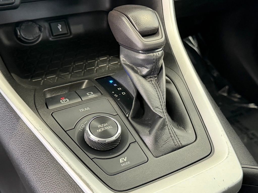 Certified 2022 Toyota RAV4 LE AWD/4WD image 26