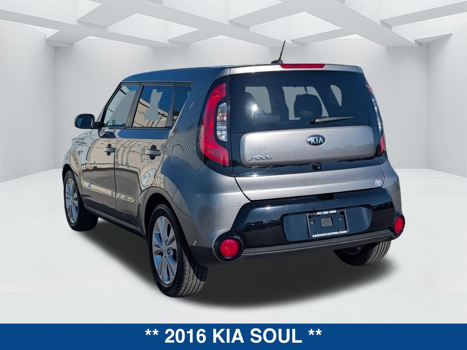 Used 2016 Kia Soul + image 6
