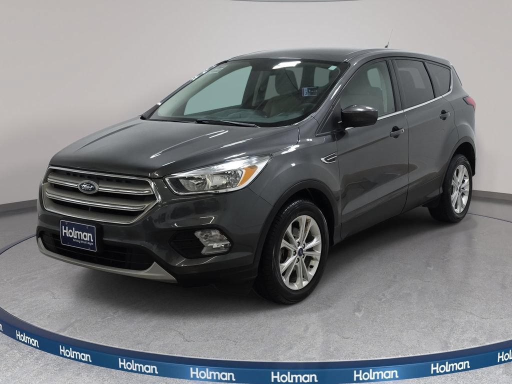 Used 2019 Ford Escape SE FWD image 1