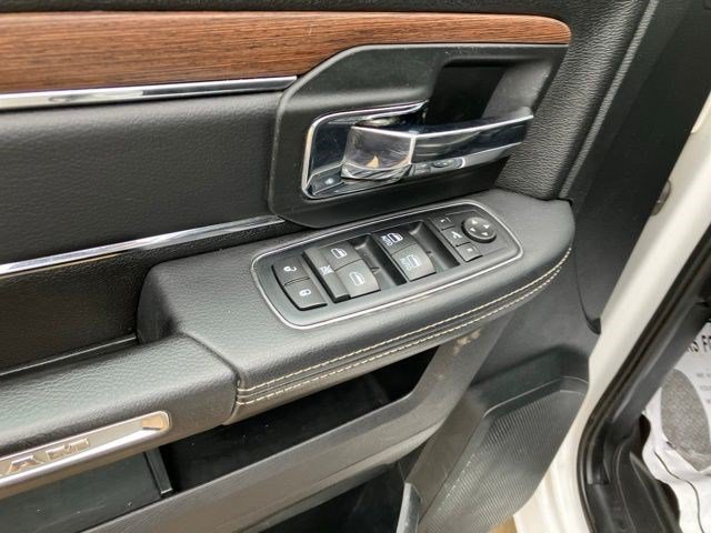 Used 2017 RAM 1500 Laramie AWD/4WD image 9
