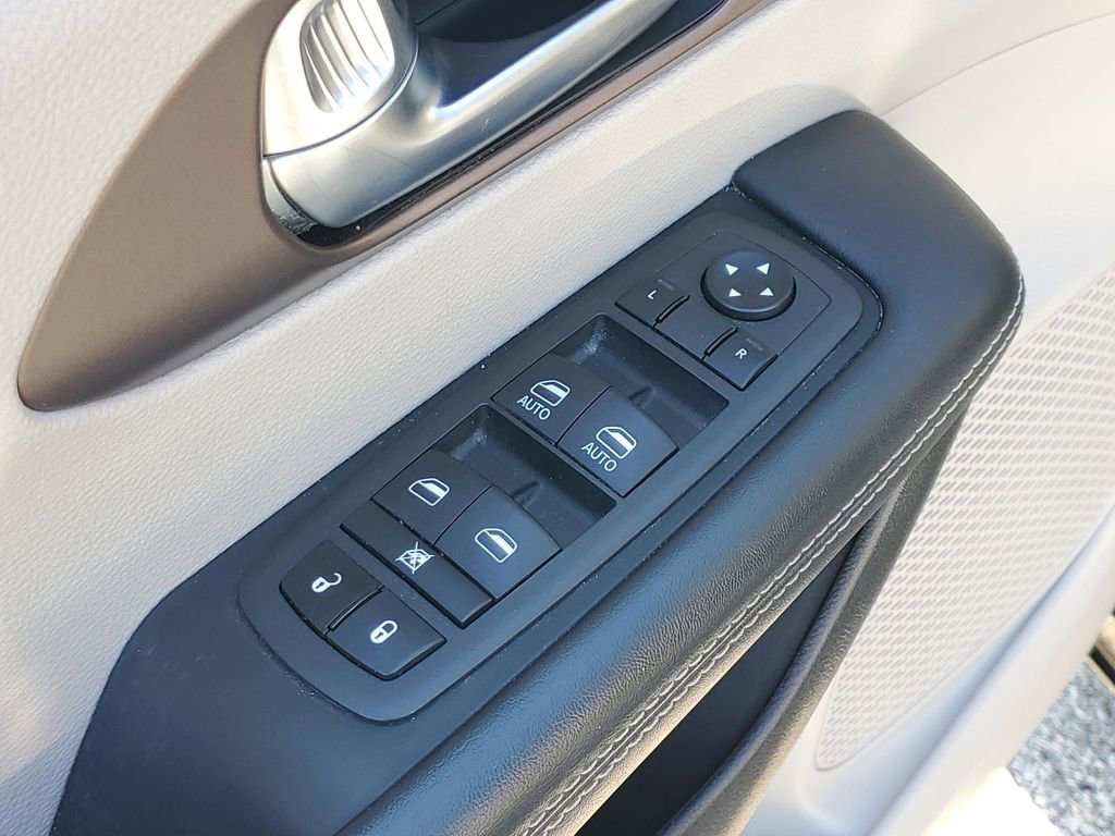 Used 2023 Chrysler Voyager LX FWD image 21