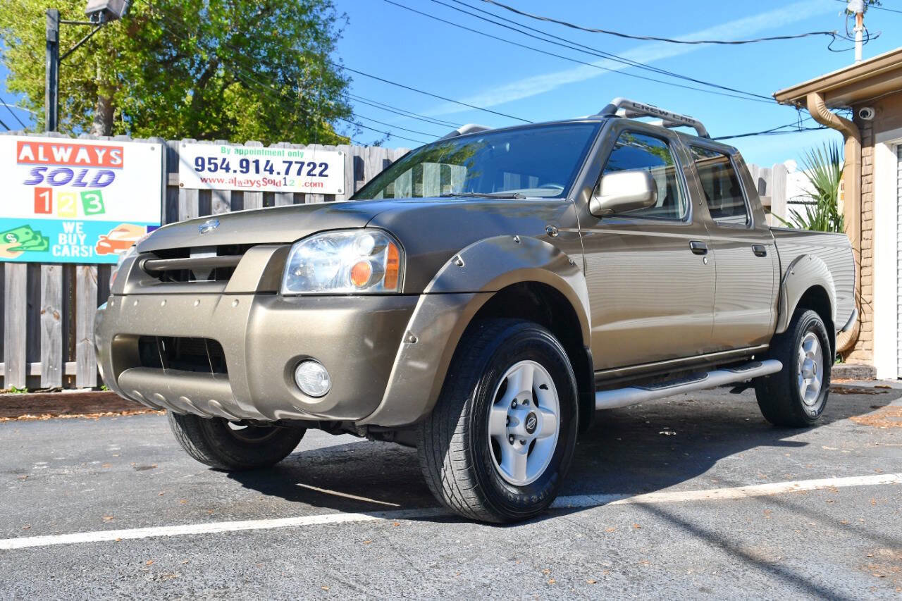 Used 2001 Nissan Frontier SE image 2