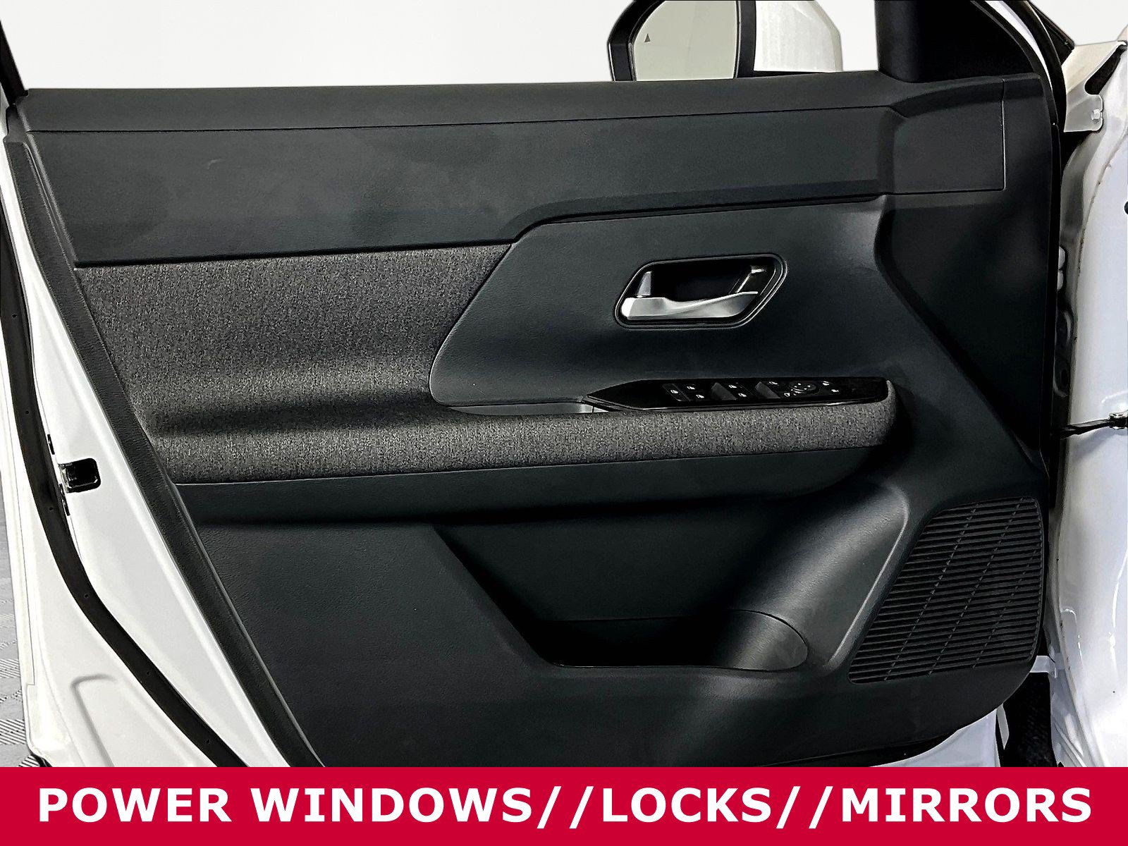 Certified 2025 Nissan Kicks SV AWD/4WD image 18