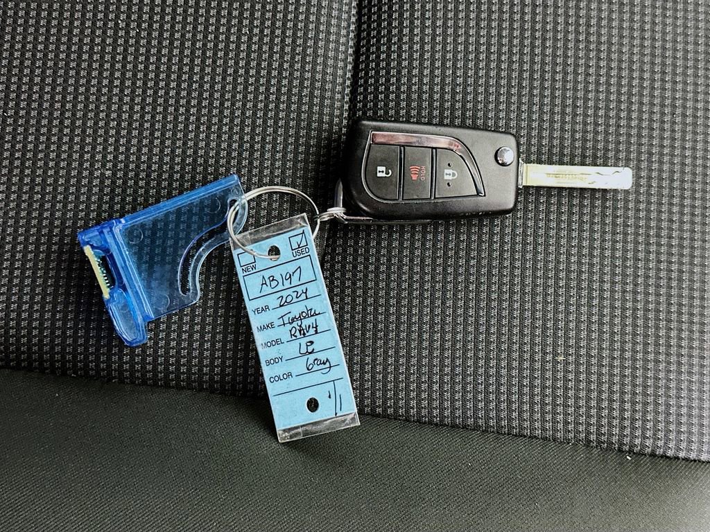 Used 2024 Toyota RAV4 LE image 34