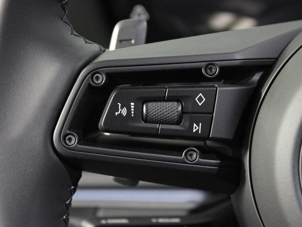 Used 2025 Porsche Panamera 4 image 25