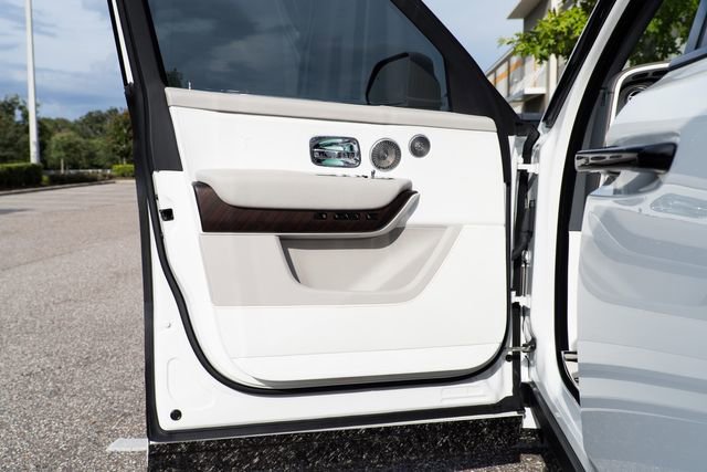 Used 2023 Rolls-Royce Cullinan w/ Cullinan Package image 24