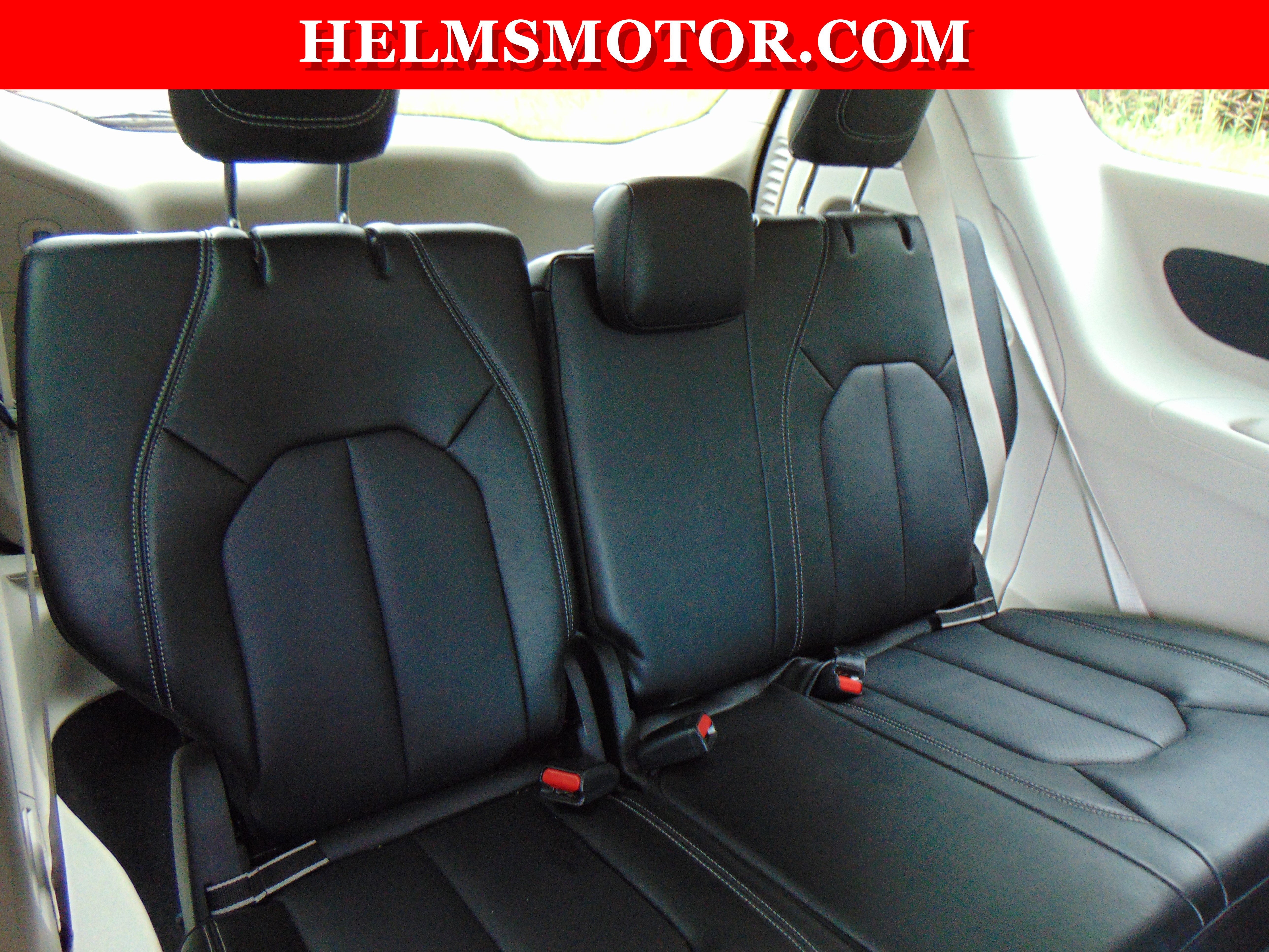 Used 2024 Chrysler Pacifica Touring-L image 40