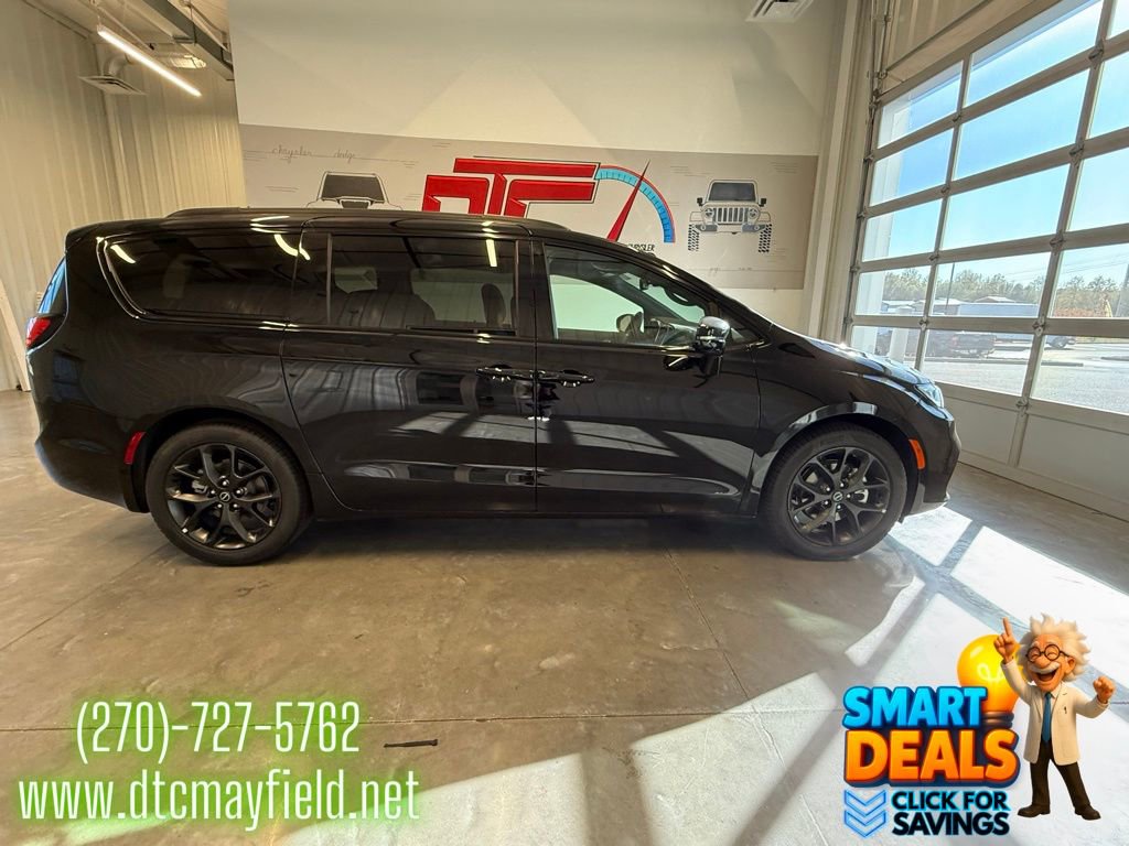 New 2026 Chrysler Pacifica Limited w/ S Appearance Package image 2