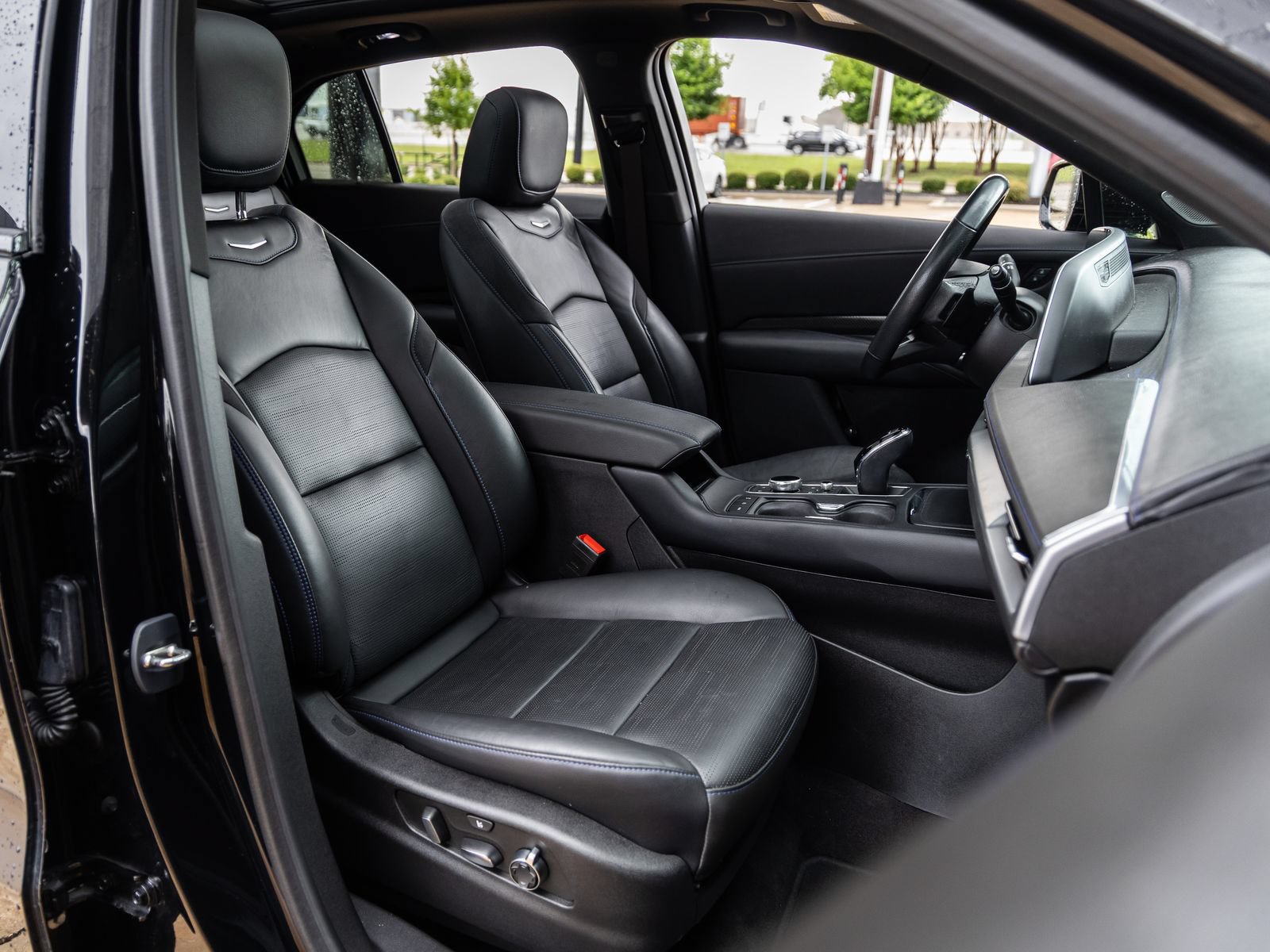 Used 2024 Cadillac XT4 Sport FWD image 41