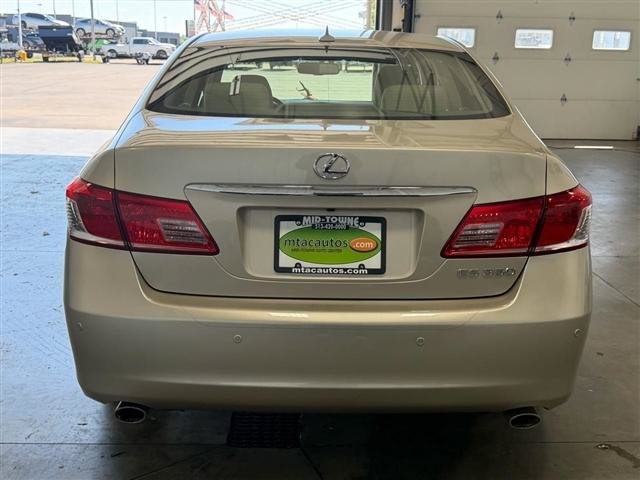 Used 2011 Lexus ES 350 w/ Luxury Pkg & Navigation FWD image 40