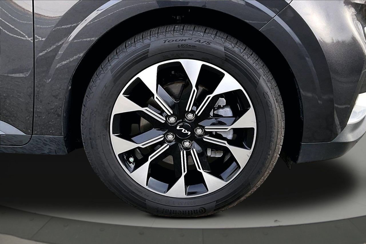 Used 2024 Kia Carnival EX image 34