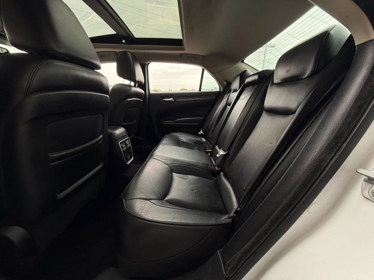 Used 2020 Chrysler 300 Limited image 16