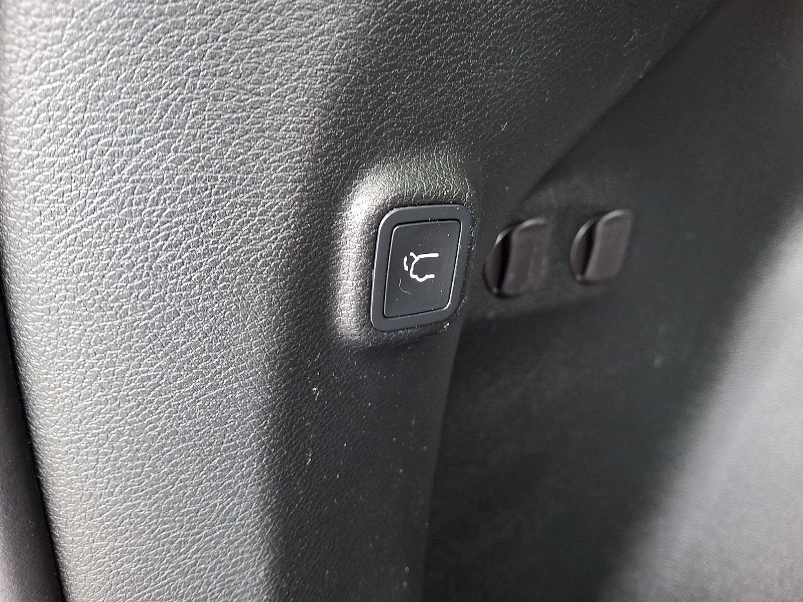 Used 2019 Jeep Cherokee Limited AWD/4WD image 29