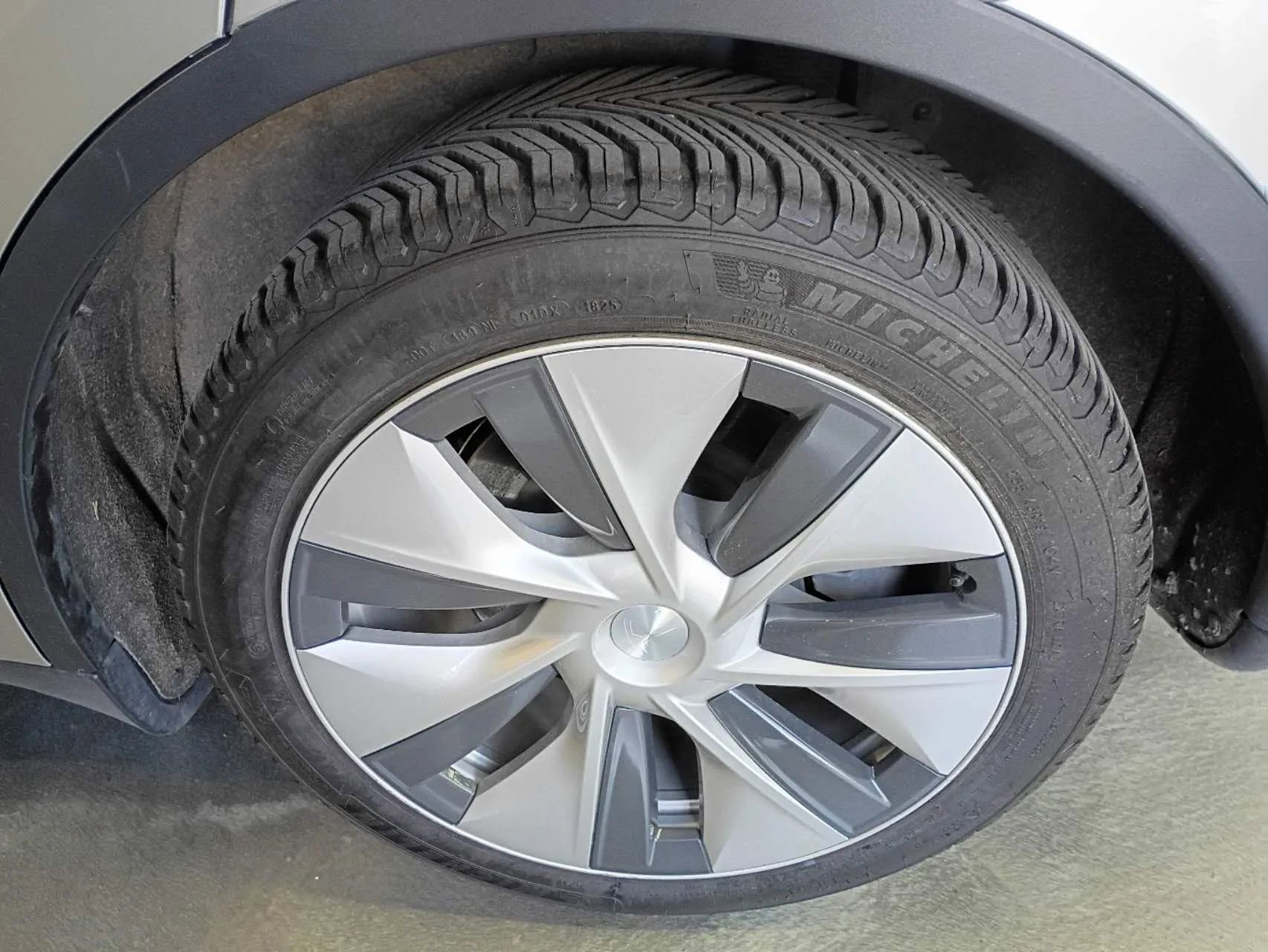 Used 2022 Tesla Model Y Long Range AWD/4WD image 27
