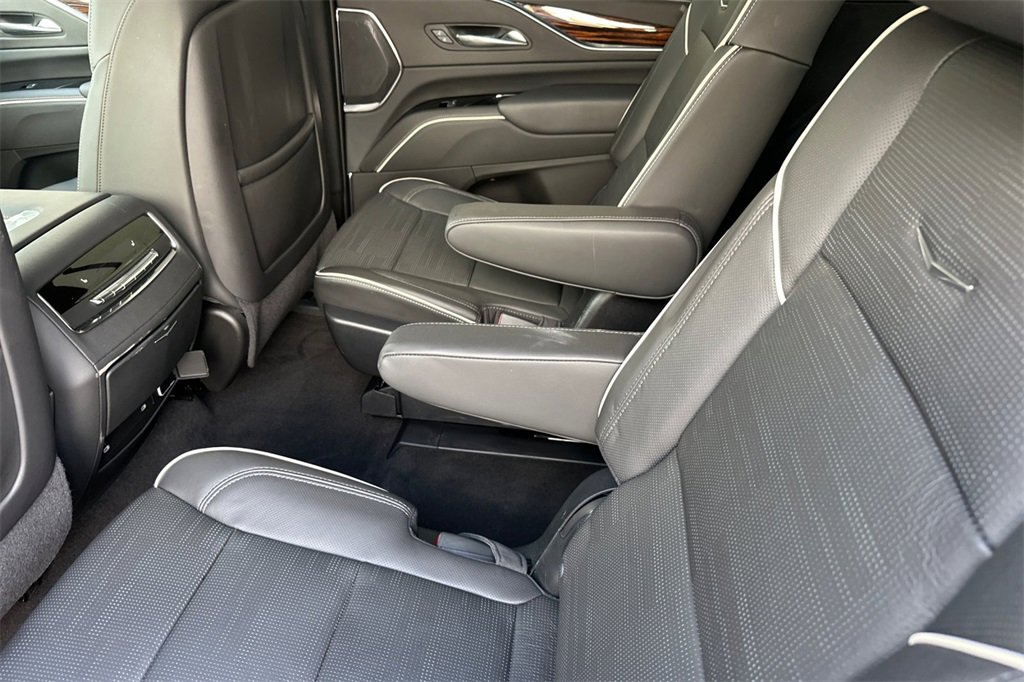 Used 2022 Cadillac Escalade Premium Luxury image 5