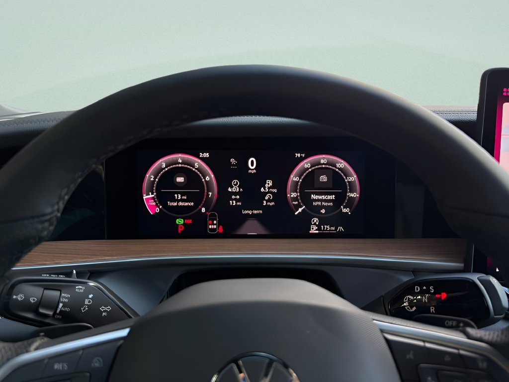 New 2027 Volkswagen Tiguan SEL R-Line AWD/4WD image 15