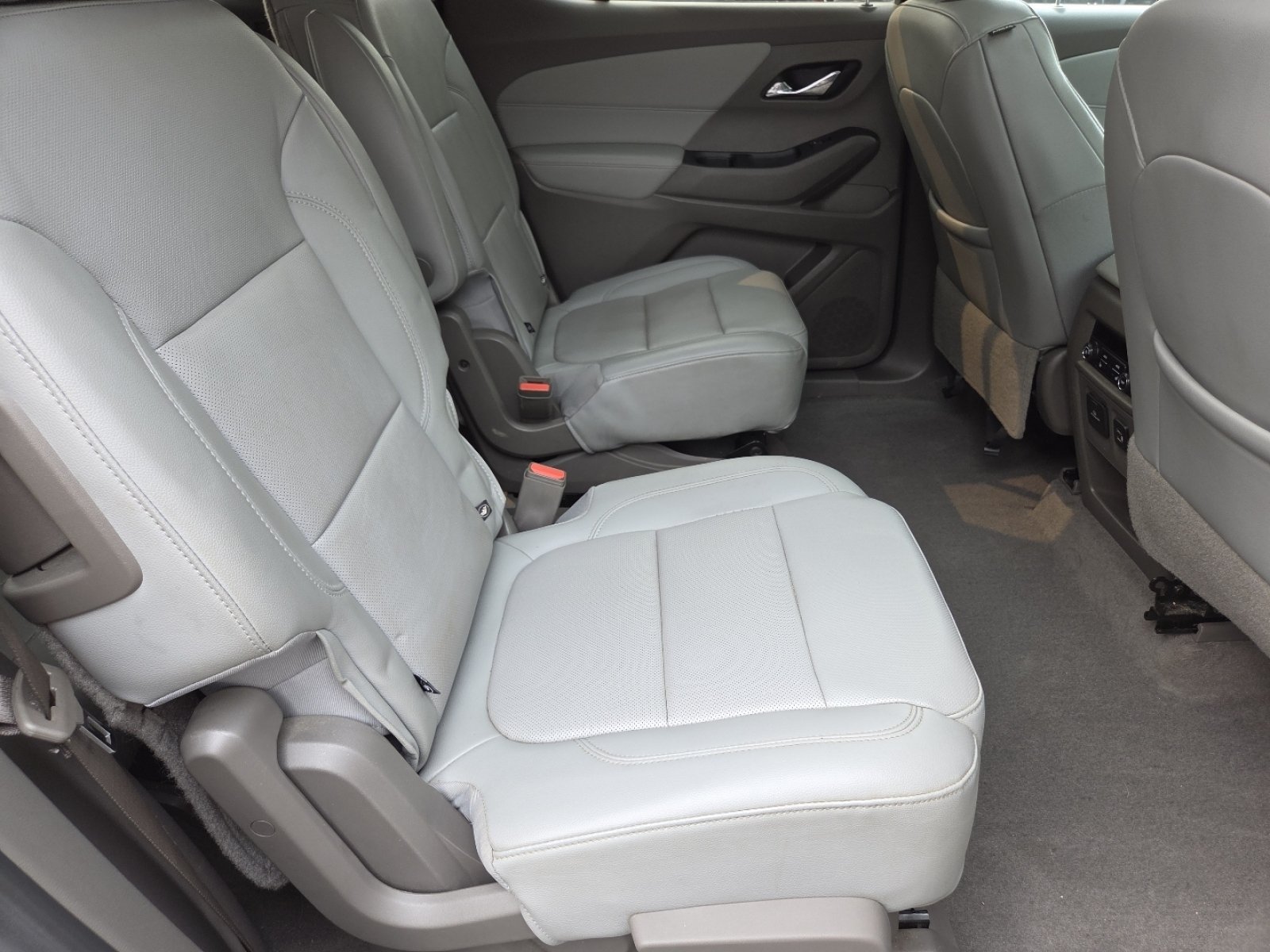 Used 2021 Chevrolet Traverse Premier AWD/4WD image 32