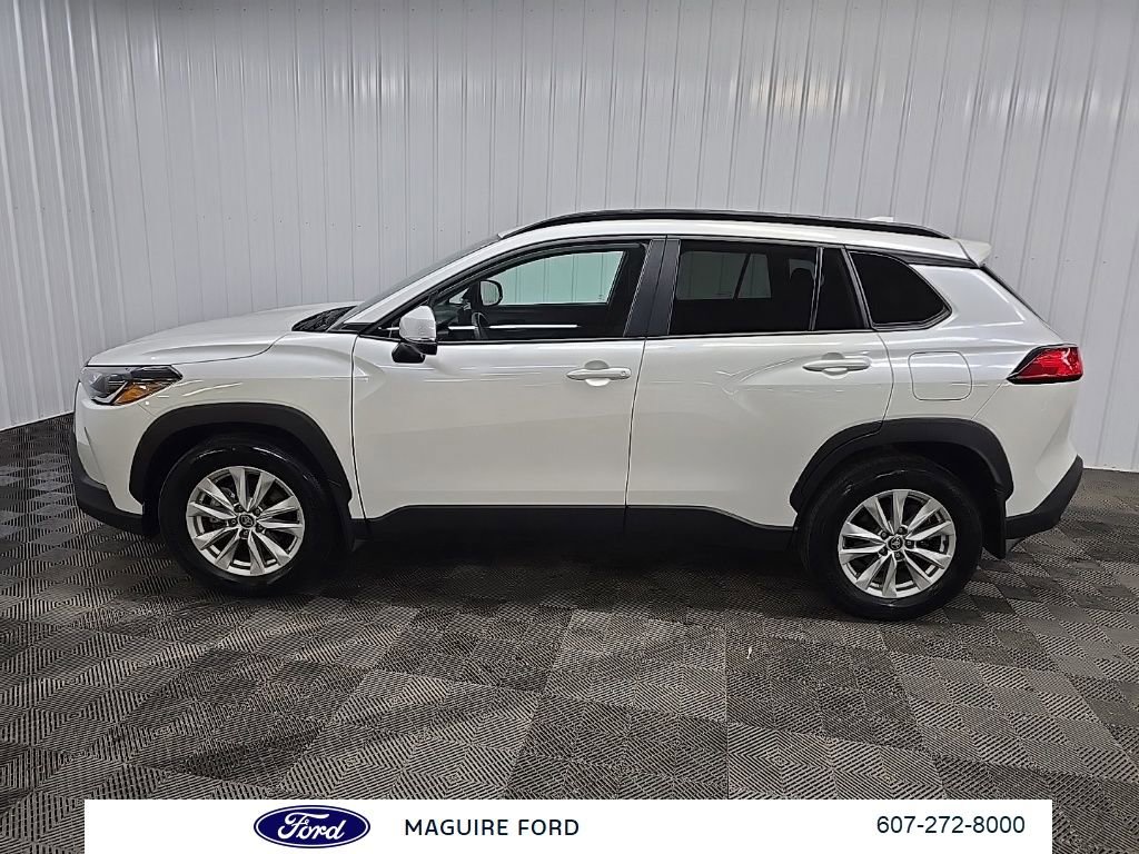 Used 2023 Toyota Corolla Cross LE w/ Moonroof Package image 6