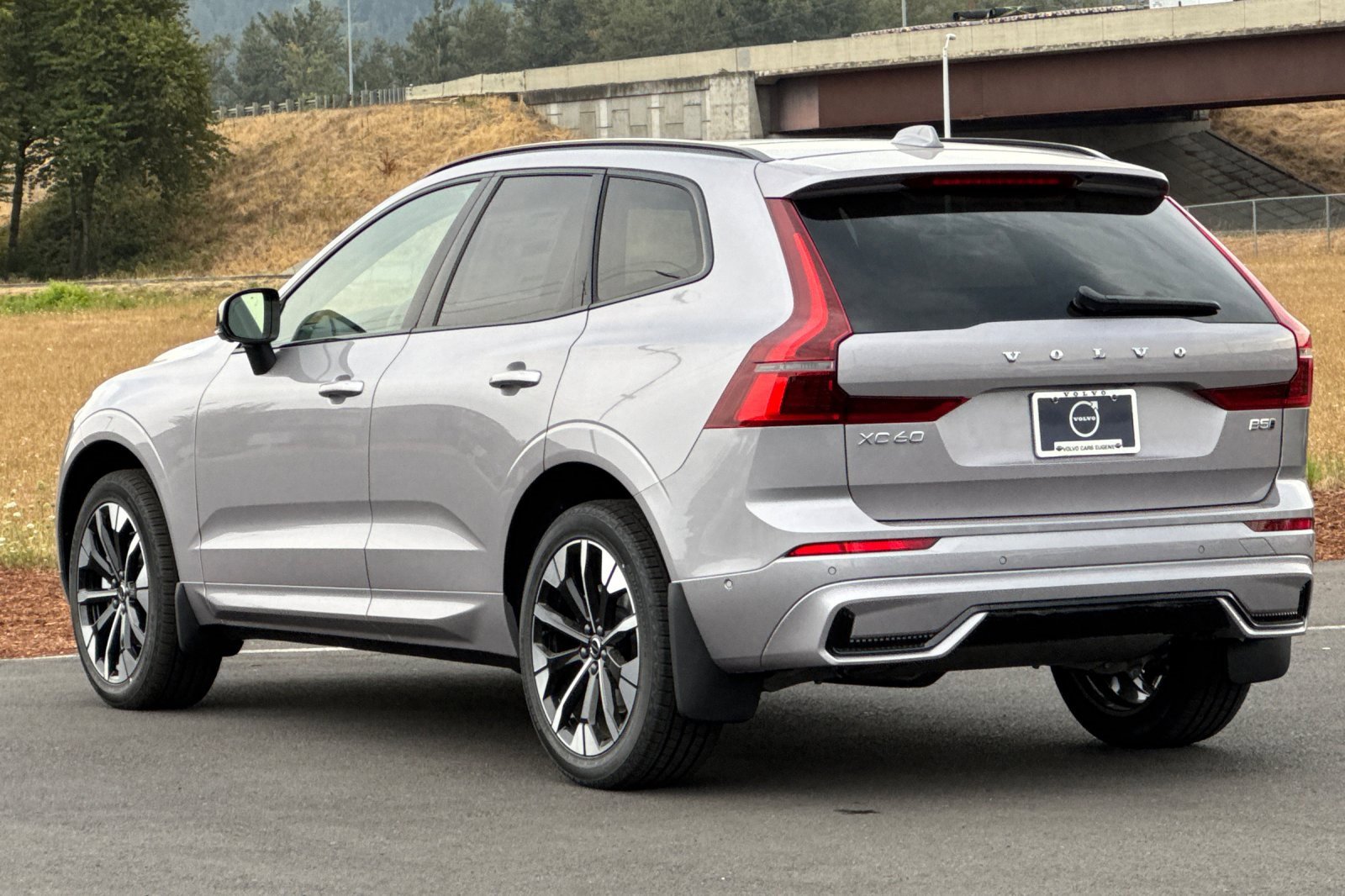 New 2026 Volvo XC60 B5 Plus w/ Climate Package image 5