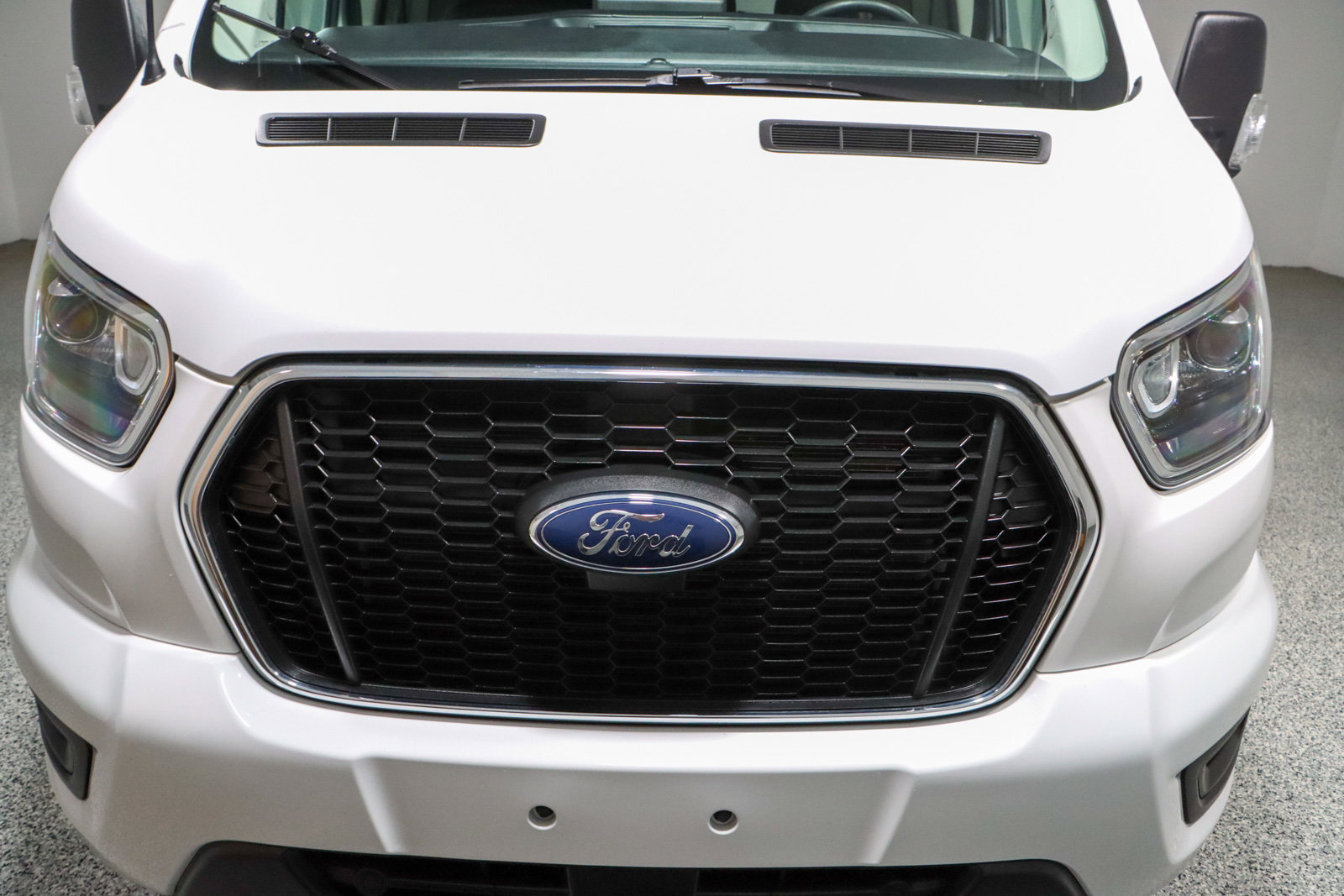 Used 2023 Ford Transit 350 XLT image 4