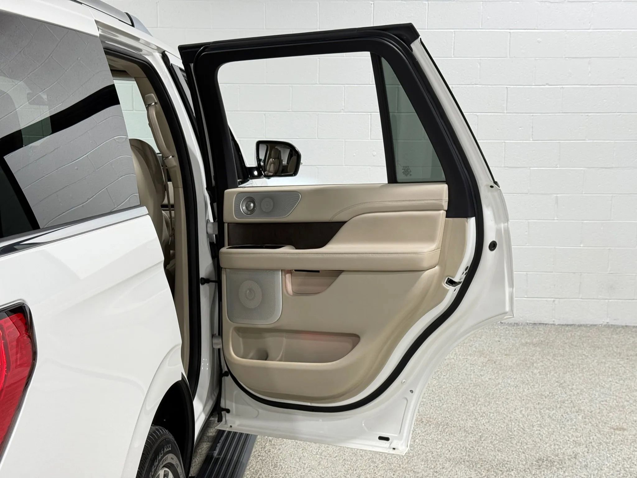 Used 2020 Lincoln Navigator Reserve w/ Luxury Package image 58