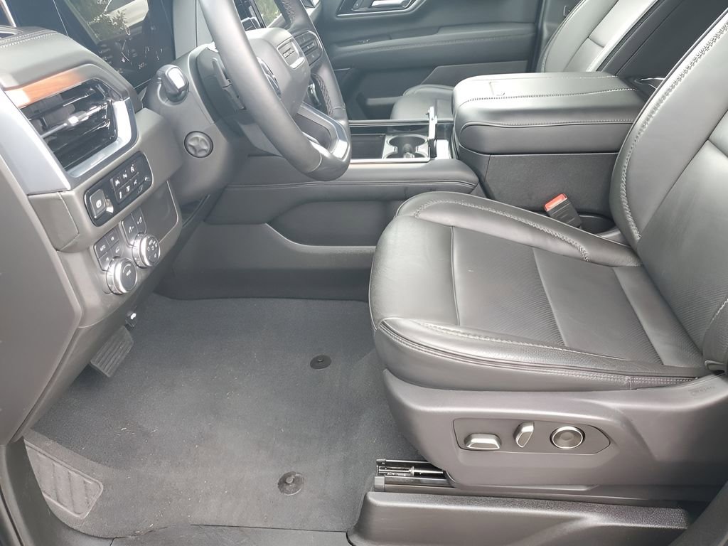 Used 2025 GMC Yukon Denali image 32