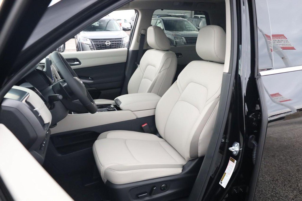 New 2026 Nissan Pathfinder SL w/ SL Premium Package AWD/4WD image 10