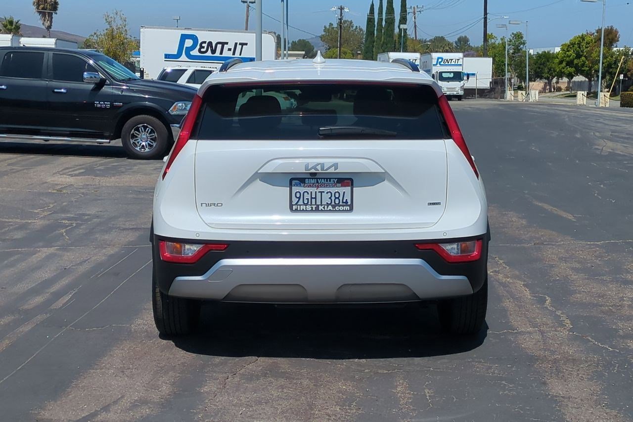 Used 2023 Kia Niro EX FWD image 7