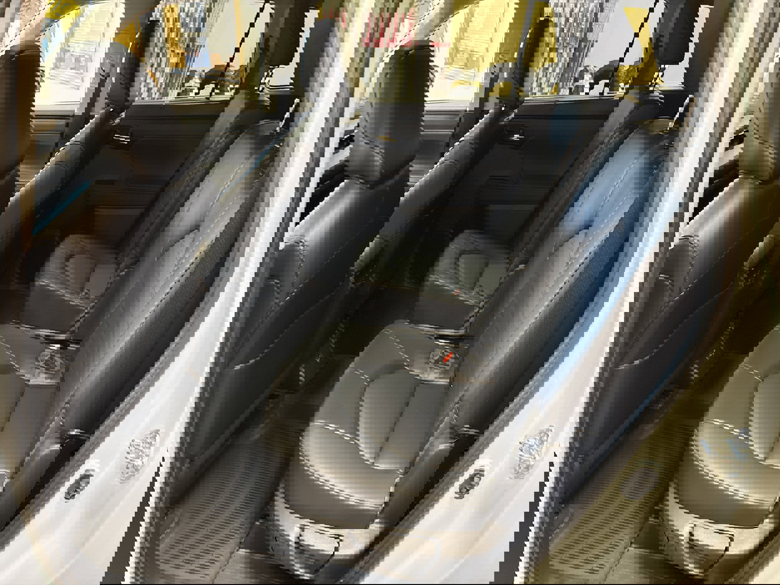 Used 2022 Toyota Highlander XLE image 25