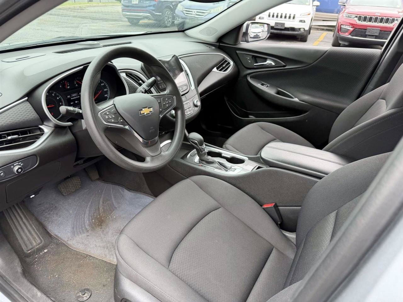 Used 2023 Chevrolet Malibu LT FWD image 13
