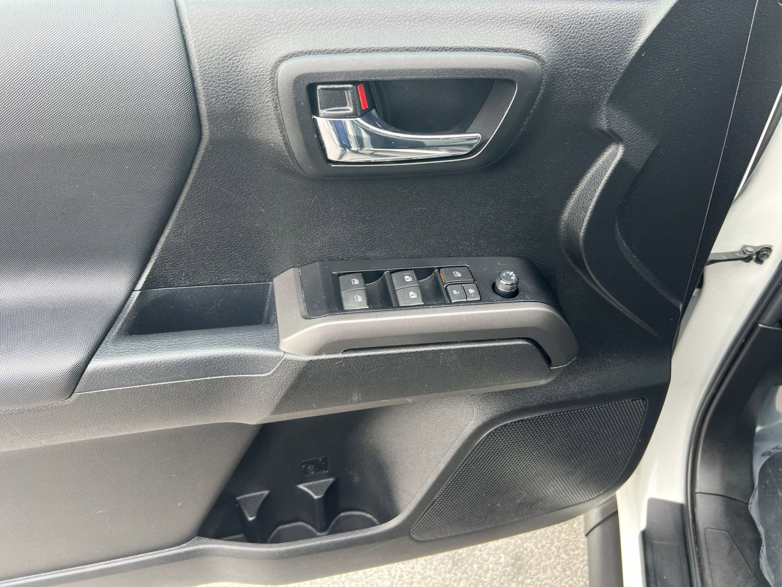 Used 2023 Toyota Tacoma TRD Off-Road image 15