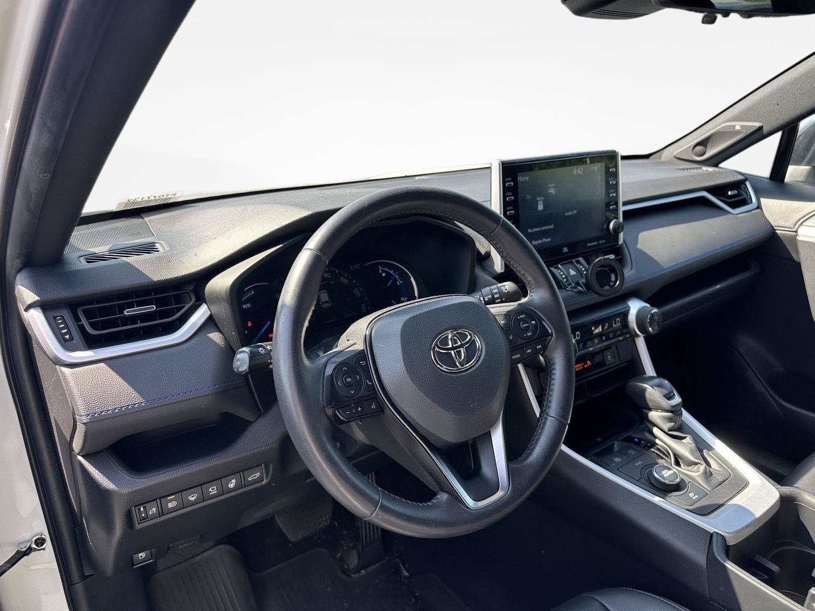 Used 2022 Toyota RAV4 XSE AWD/4WD image 11