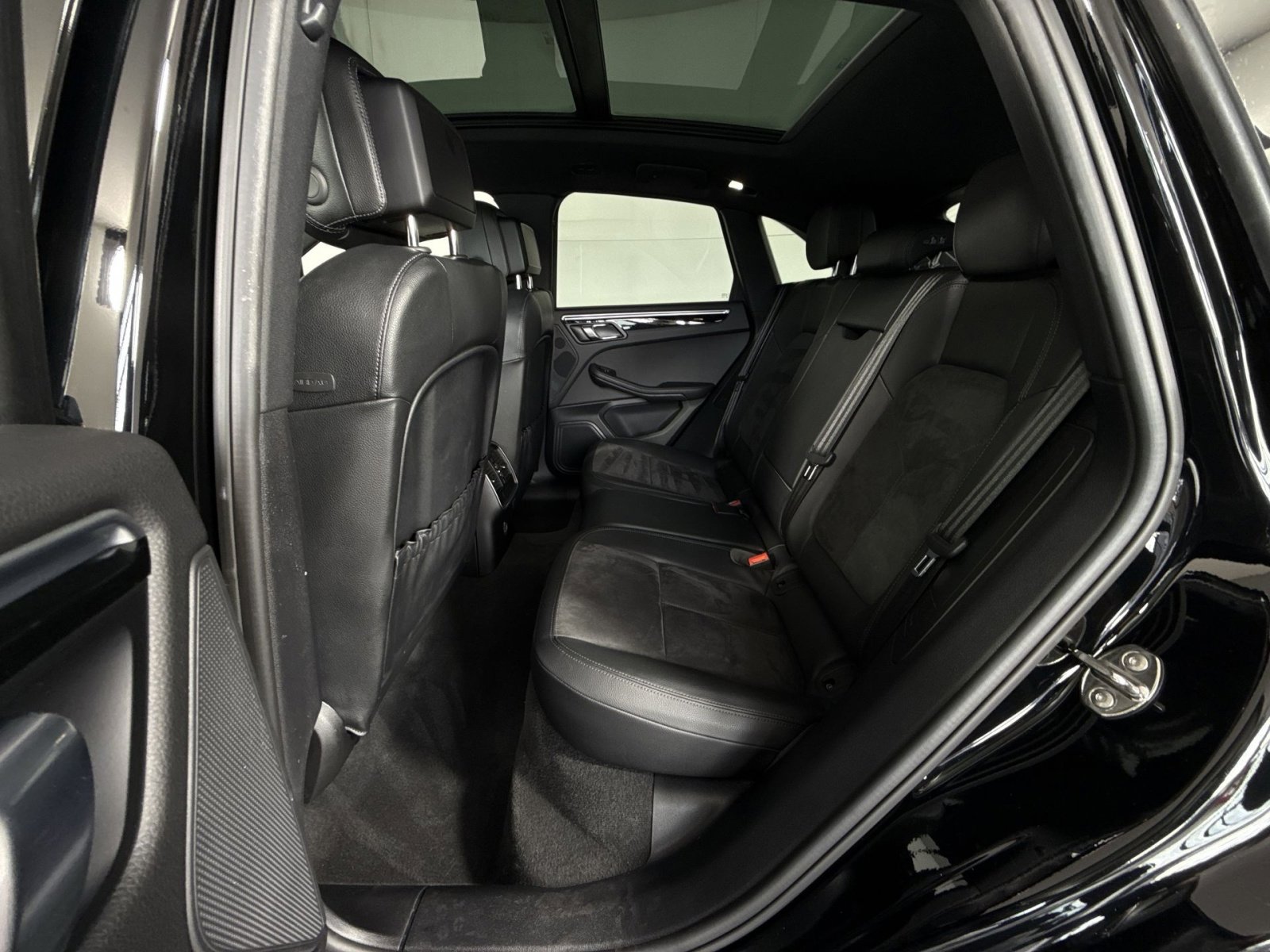 Used 2018 Porsche Macan Sport Edition image 25