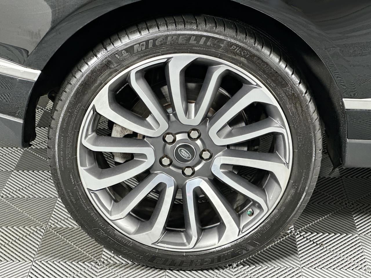 Used 2016 Land Rover Range Rover Supercharged image 18