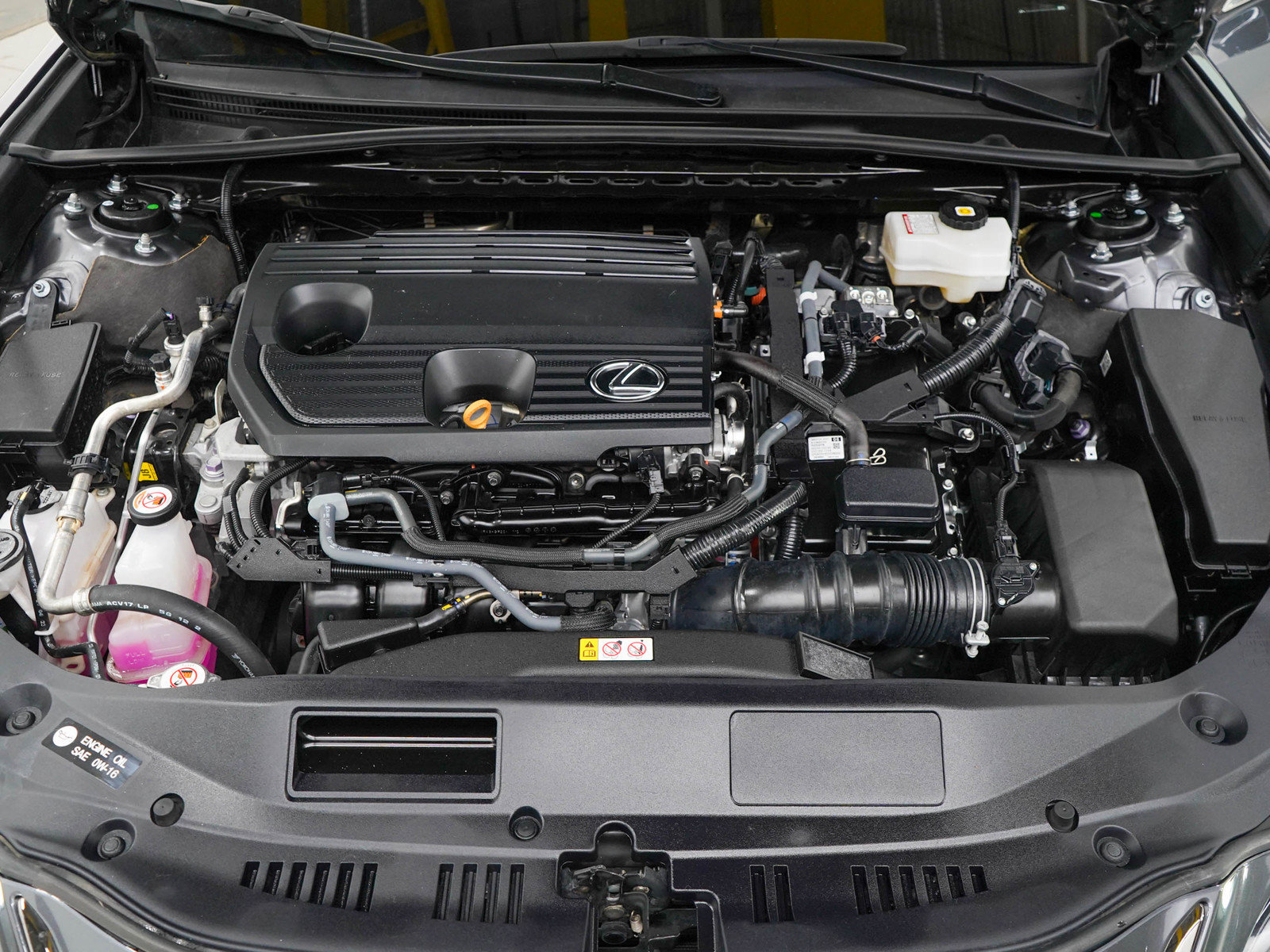 Used 2024 Lexus ES 300h F Sport w/ Accessory Package (Z2) FWD image 32
