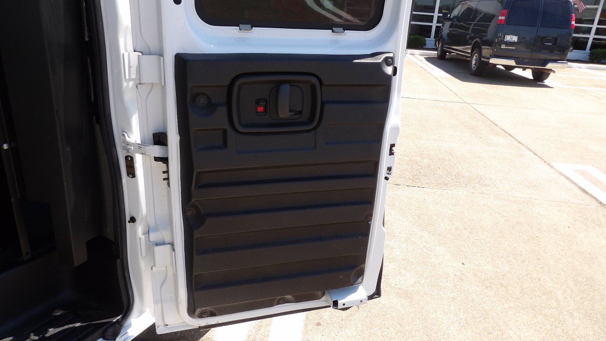 Used 2015 Chevrolet Express 2500 RWD image 25