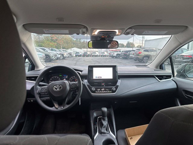 Used 2025 Toyota Corolla LE FWD image 10