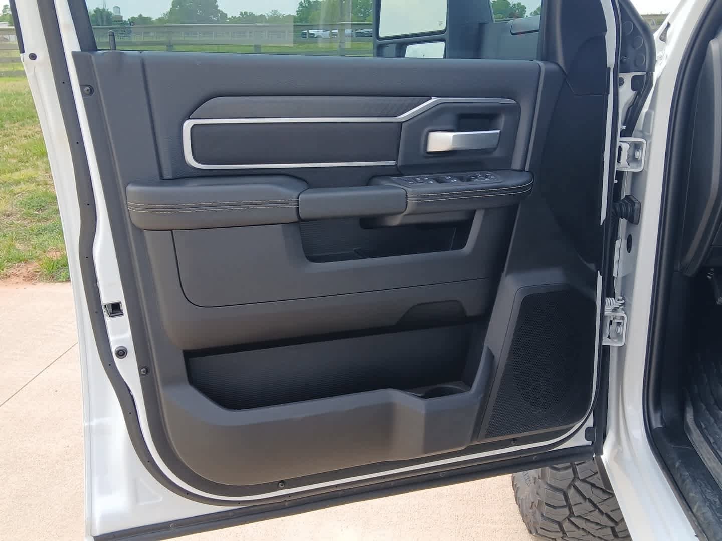 Used 2025 RAM 3500 Big Horn image 15
