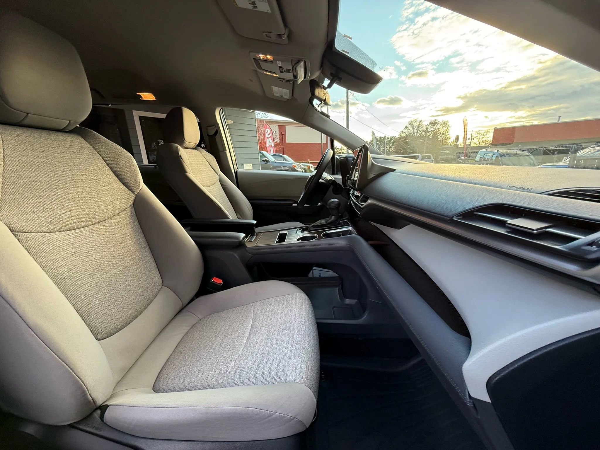 Used 2022 Toyota Sienna LE image 26