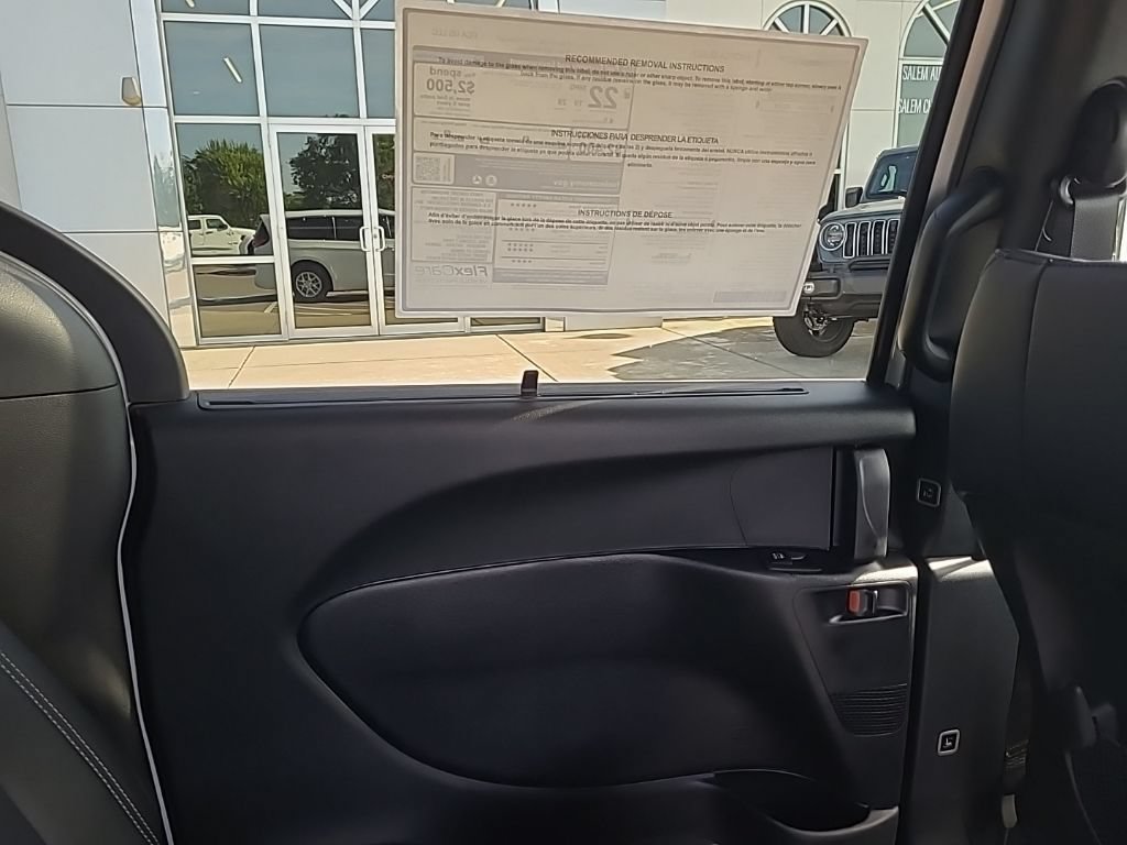 New 2025 Chrysler Pacifica Select FWD image 15