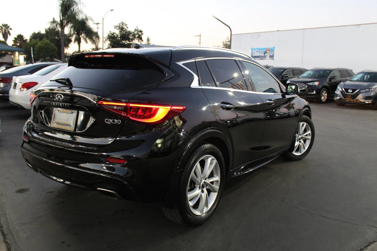 Used 2017 INFINITI QX30 Premium FWD image 5