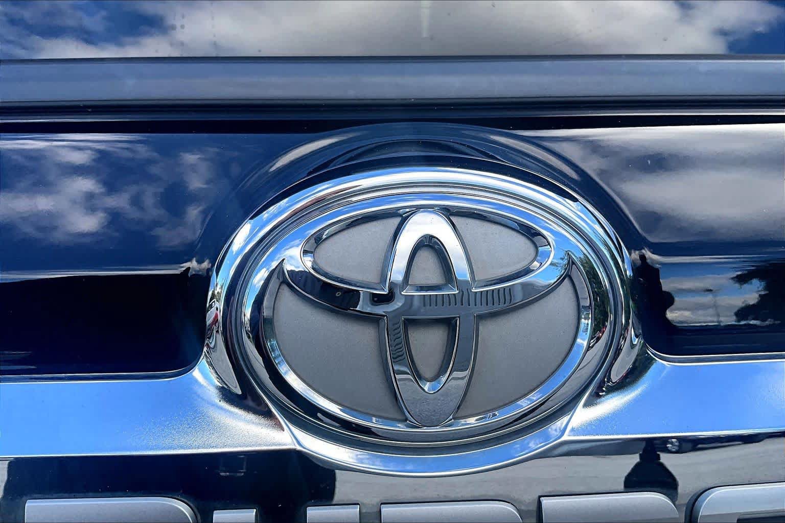 Used 2019 Toyota 4Runner Limited AWD/4WD image 31