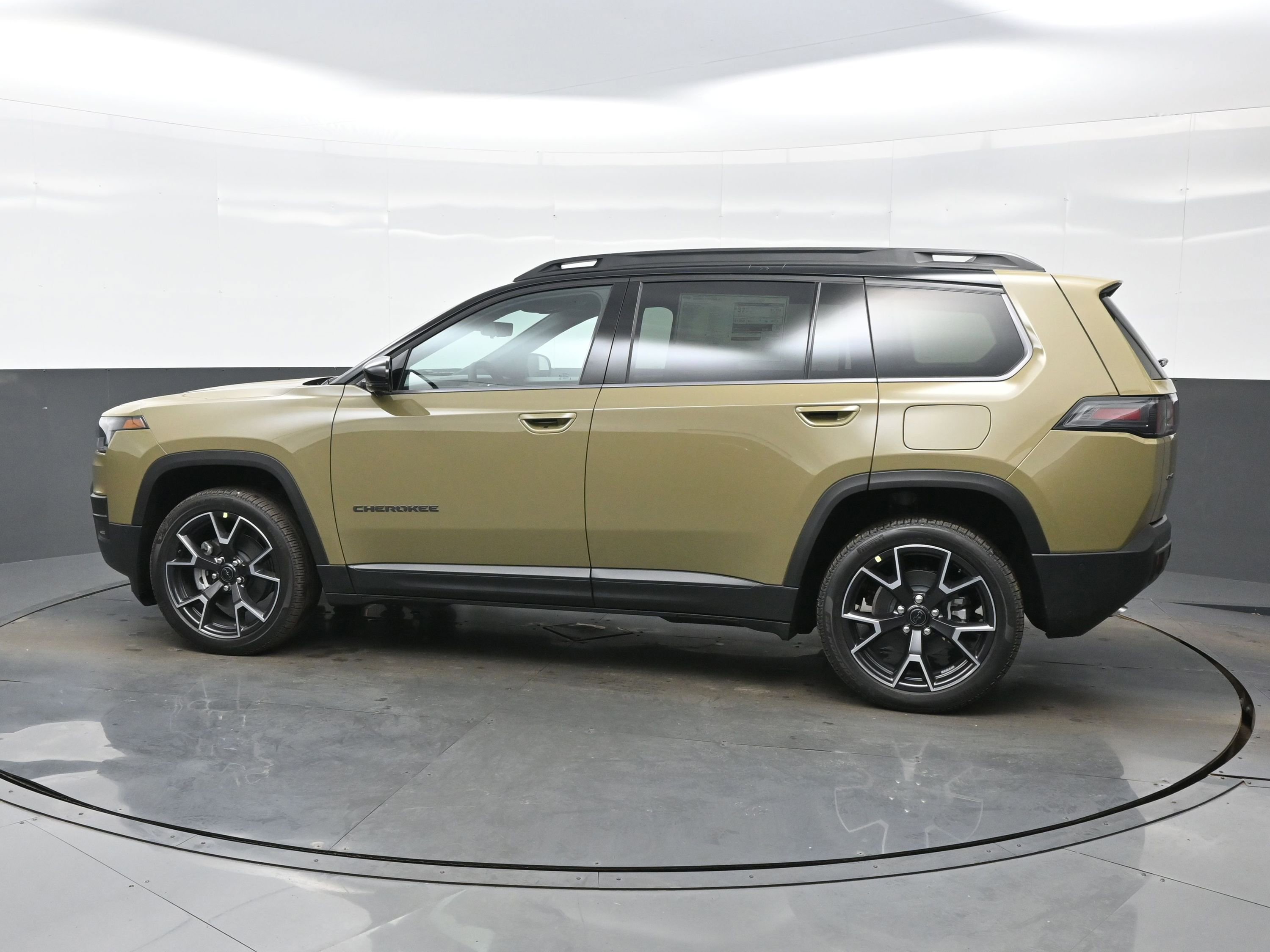 New 2026 Jeep Cherokee Overland w/ Trailer Tow Group AWD/4WD image 4