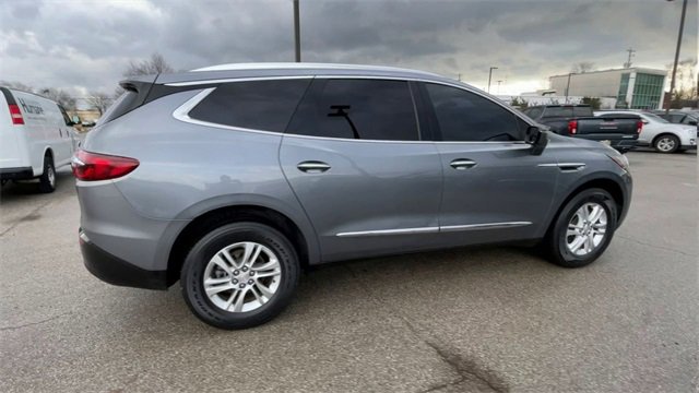 Used 2021 Buick Enclave Essence image 2