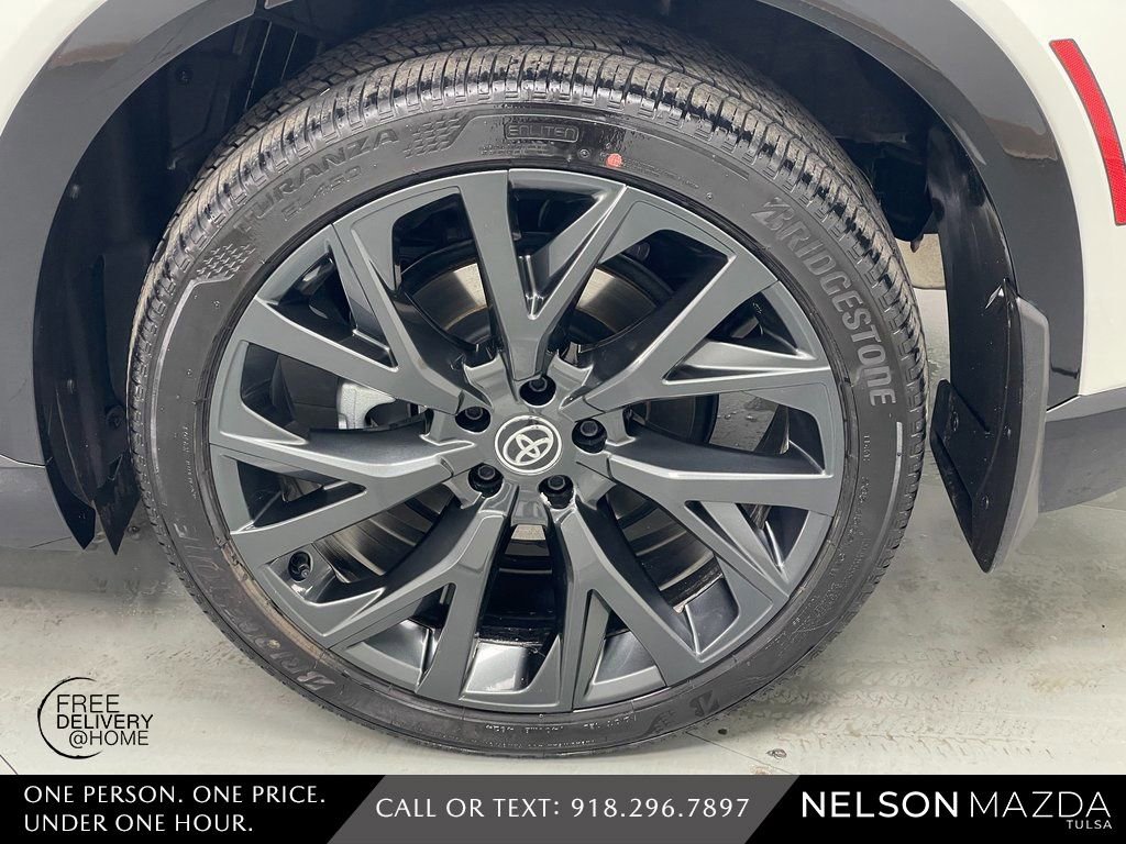 Used 2025 Toyota Crown Signia w/ Advanced Technology Package image 12