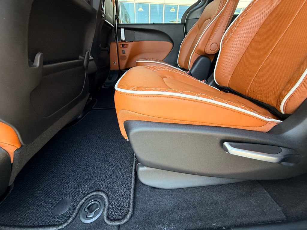 New 2026 Chrysler Pacifica Pinnacle FWD image 26